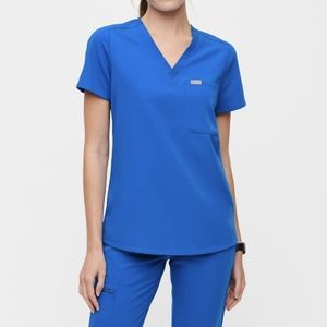 FIGS- Catarina One-Pocket Scrub Top Medium Royal blue.